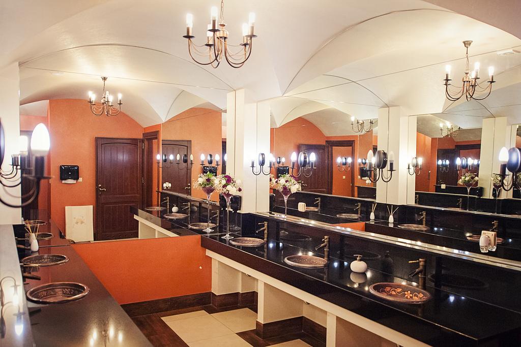 Hotel Kasztel Rzezawa Екстериор снимка