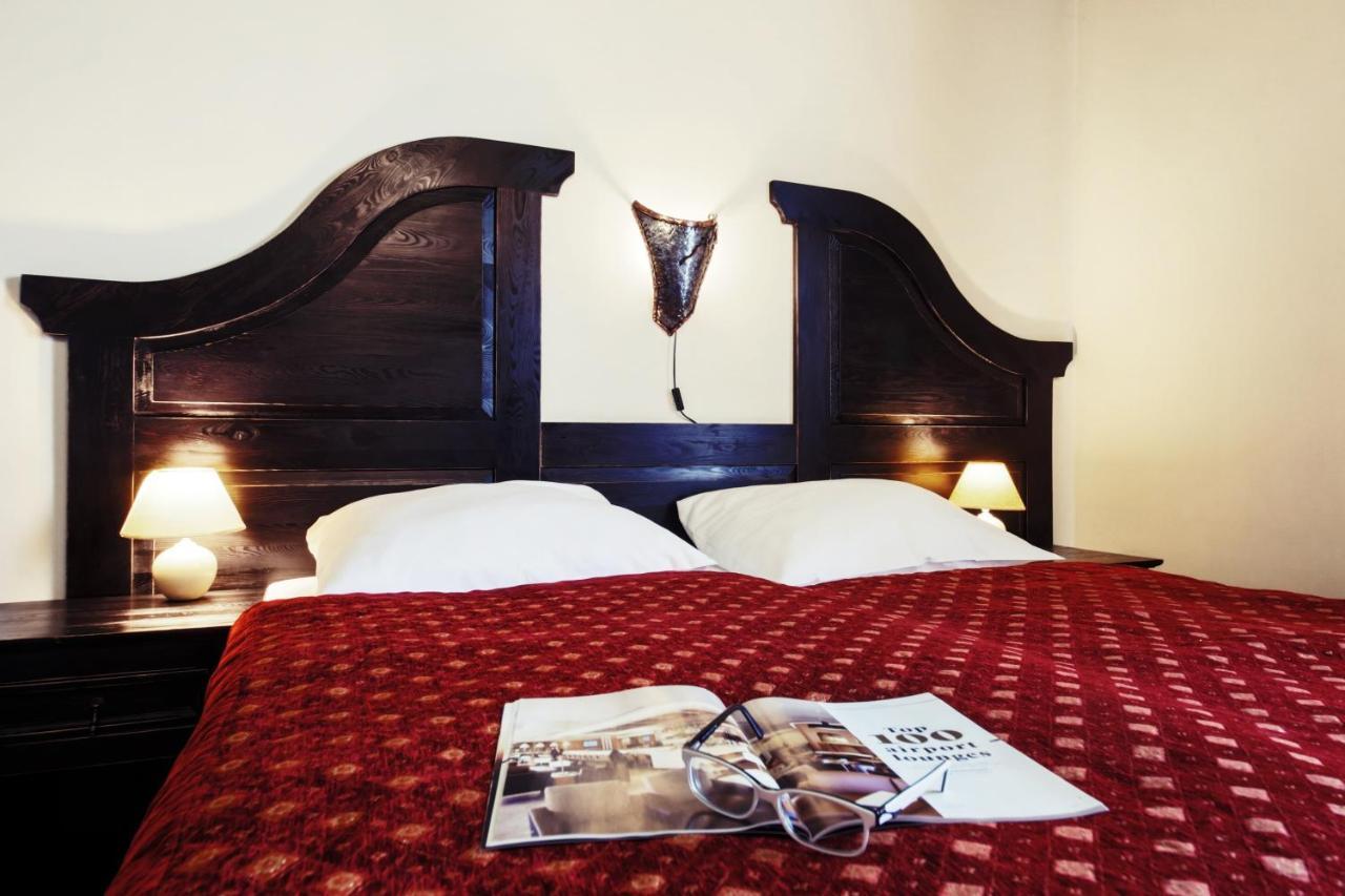 Hotel Kasztel Rzezawa Екстериор снимка