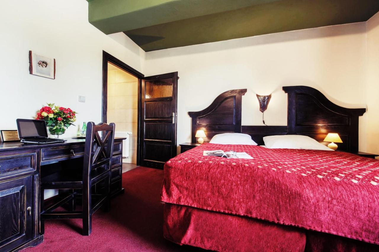 Hotel Kasztel Rzezawa Екстериор снимка