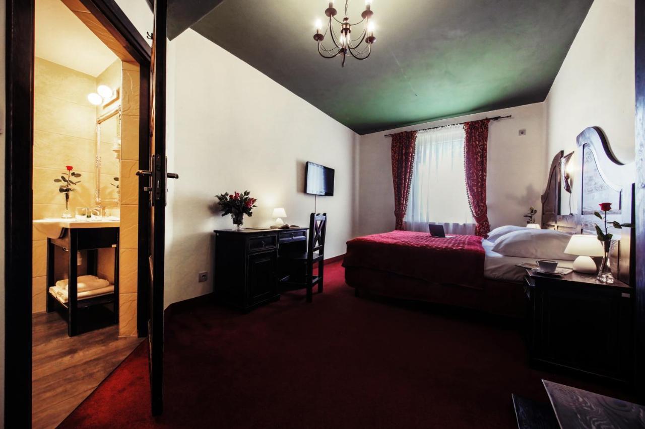 Hotel Kasztel Rzezawa Екстериор снимка