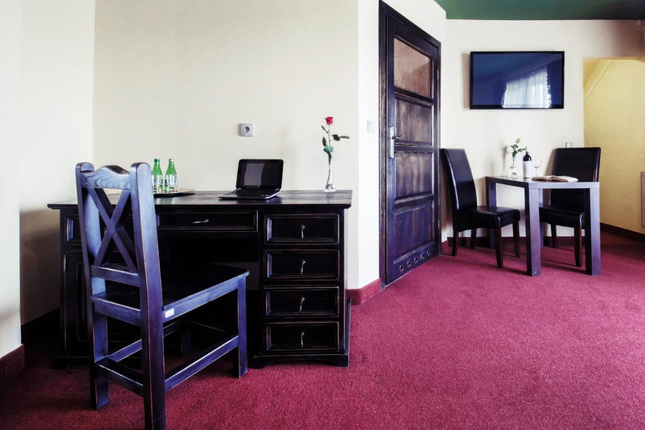 Hotel Kasztel Rzezawa Екстериор снимка