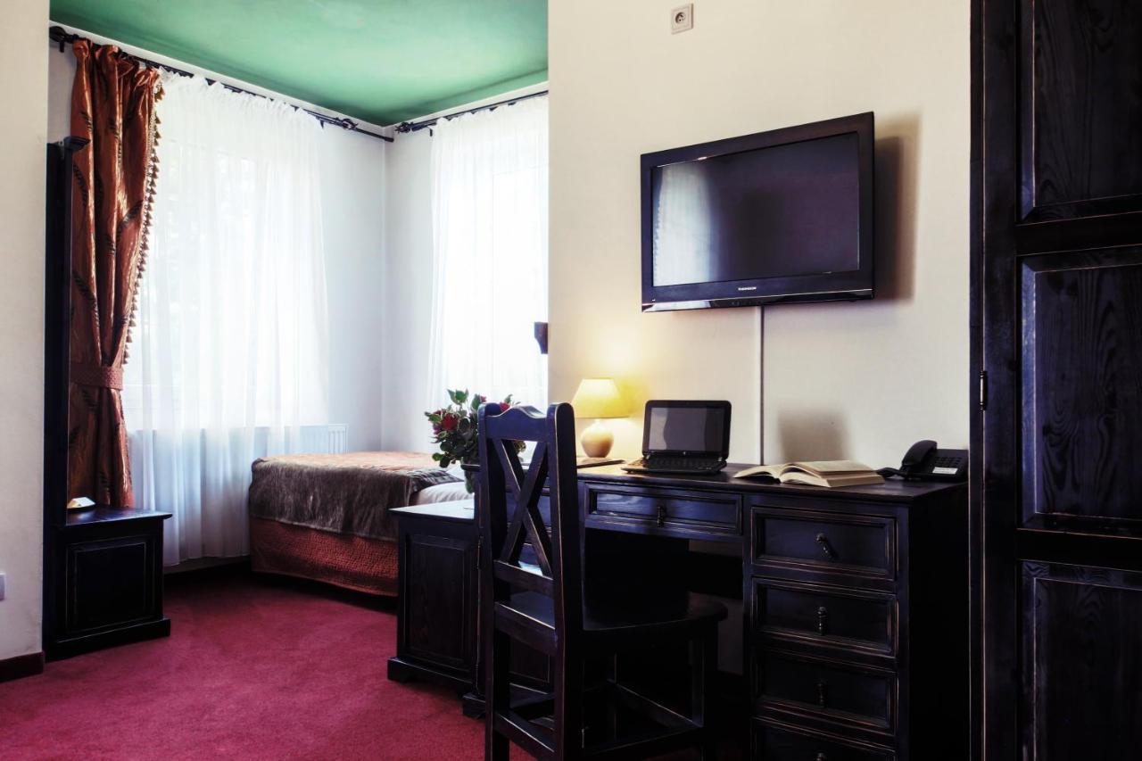 Hotel Kasztel Rzezawa Екстериор снимка