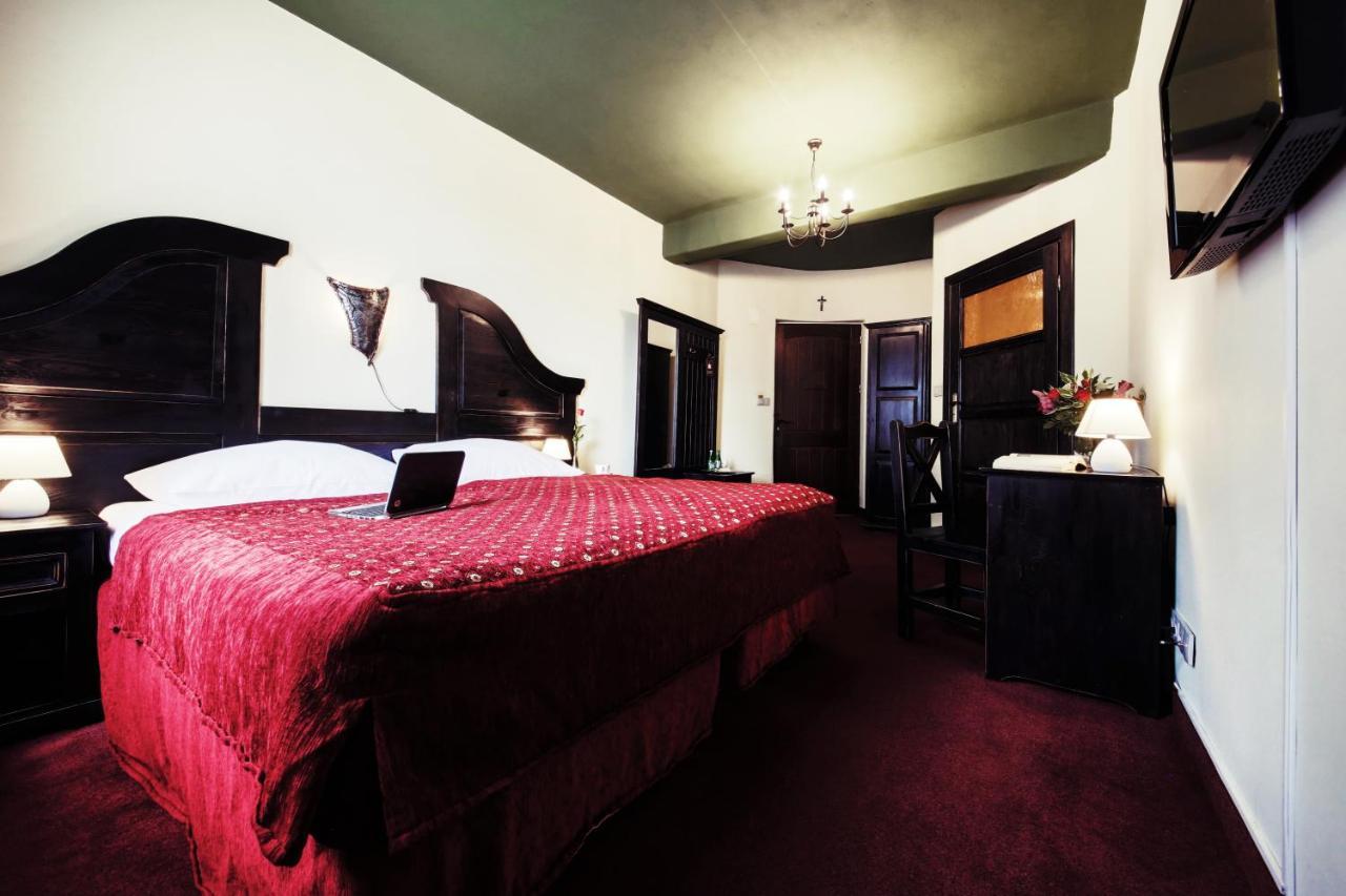 Hotel Kasztel Rzezawa Екстериор снимка