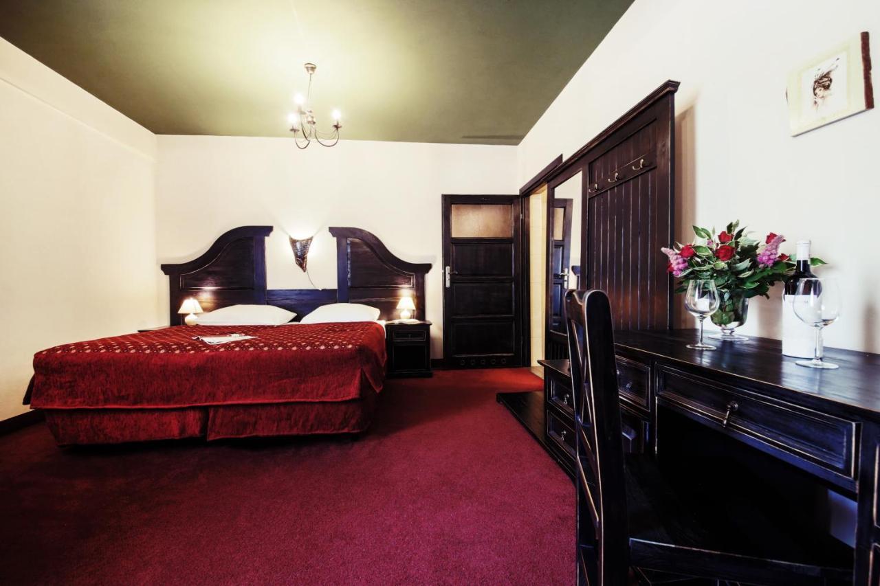 Hotel Kasztel Rzezawa Екстериор снимка