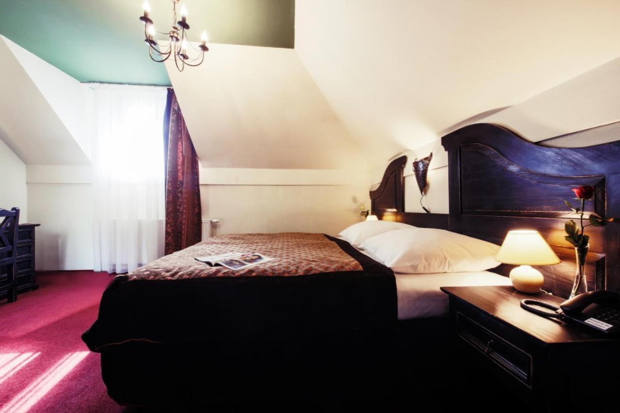 Hotel Kasztel Rzezawa Екстериор снимка