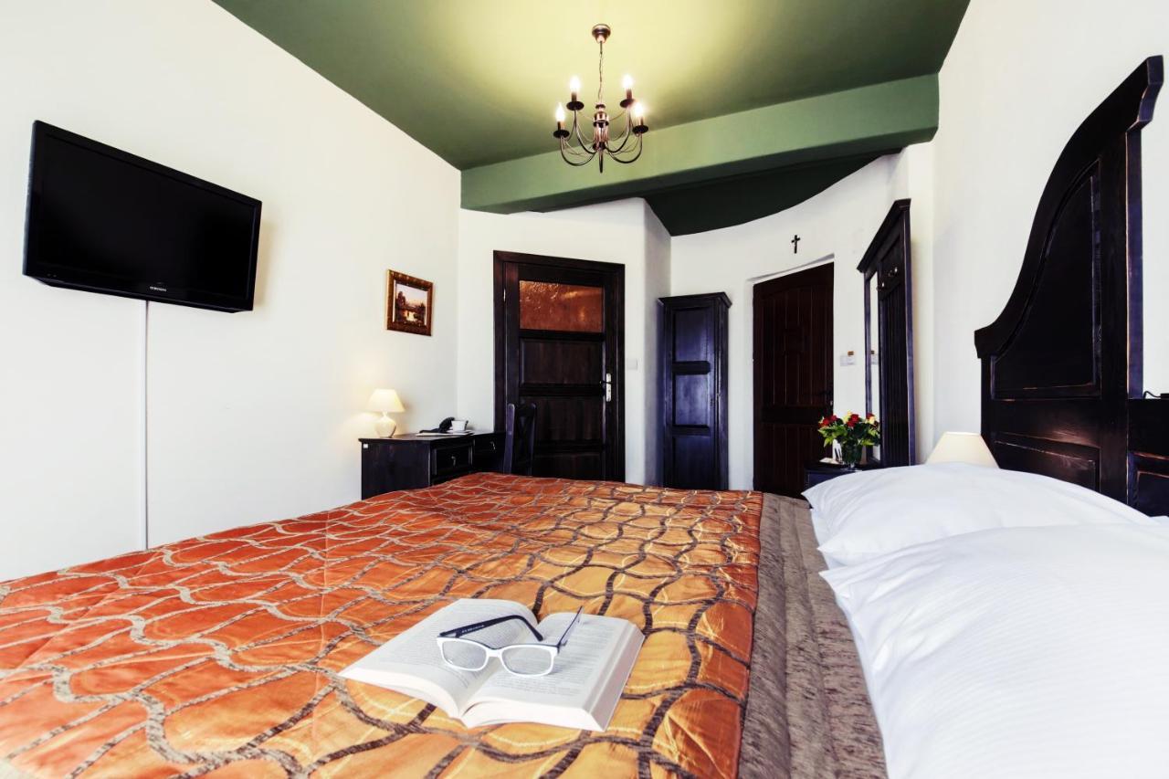 Hotel Kasztel Rzezawa Екстериор снимка