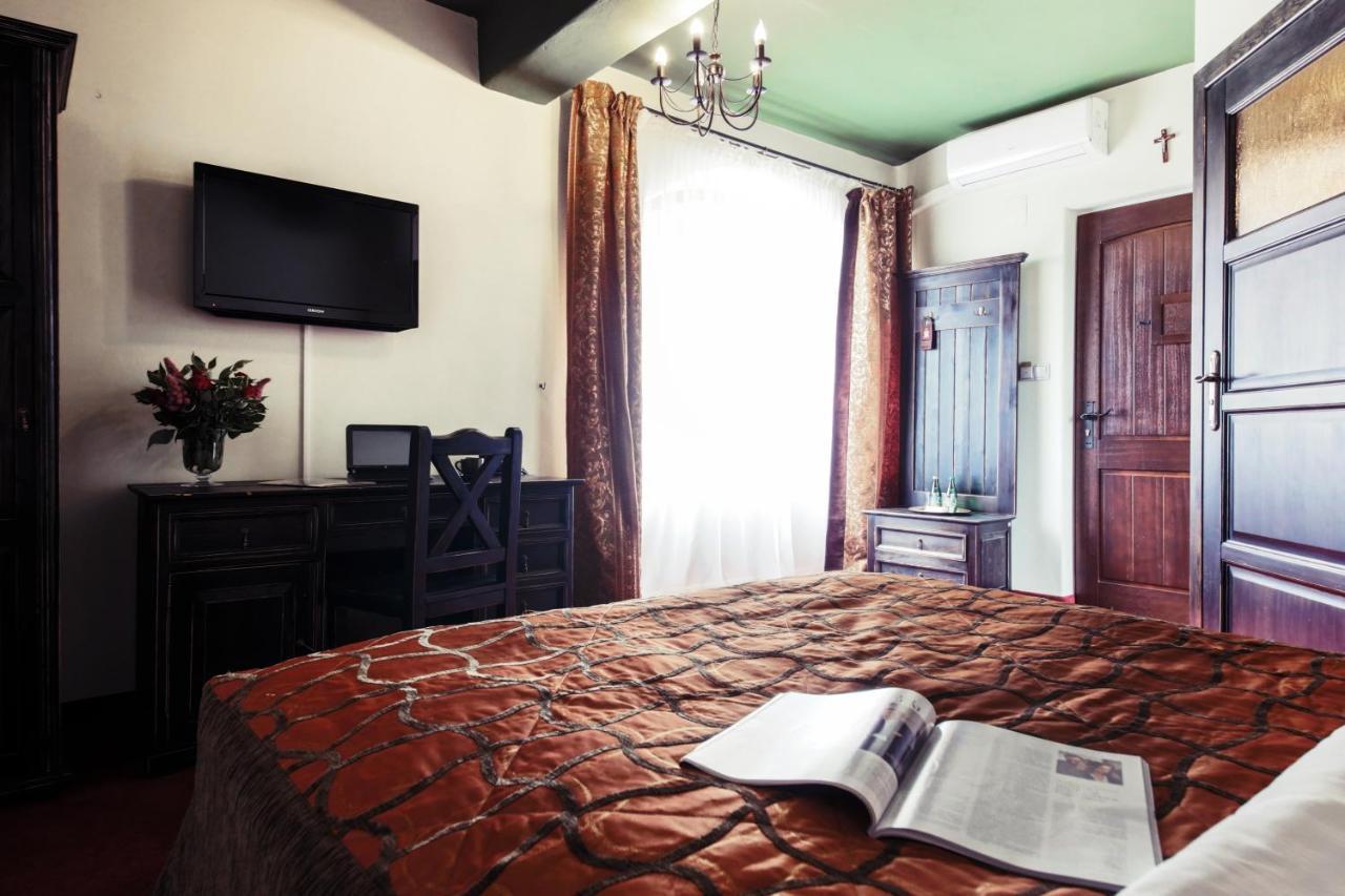 Hotel Kasztel Rzezawa Екстериор снимка