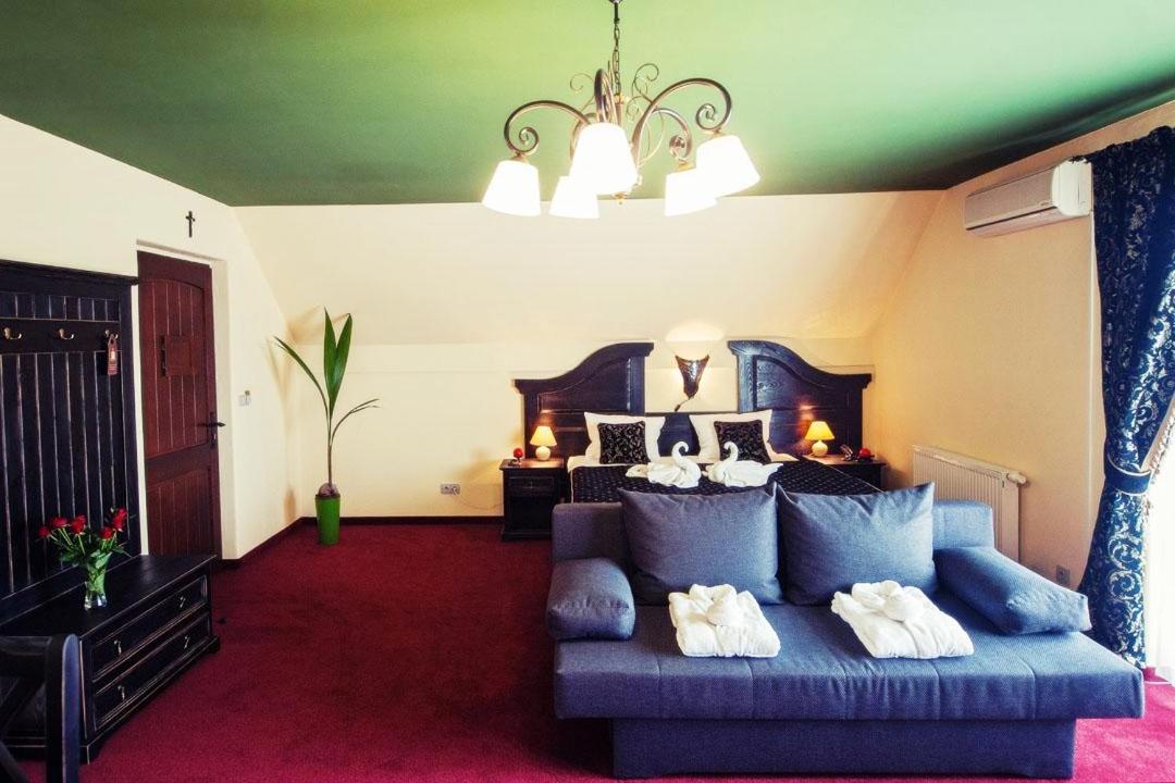 Hotel Kasztel Rzezawa Екстериор снимка