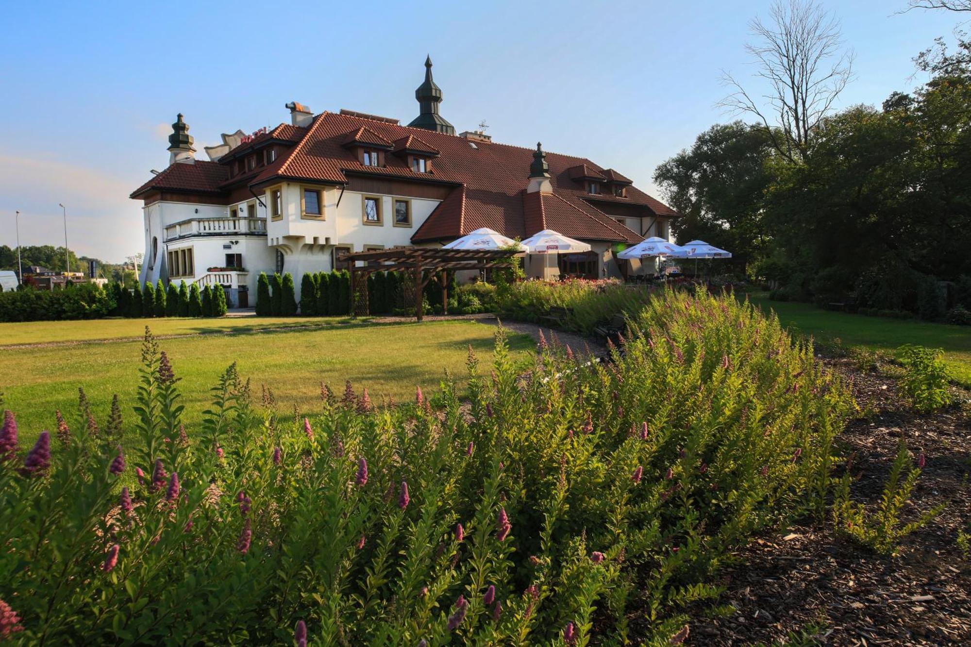 Hotel Kasztel Rzezawa Екстериор снимка