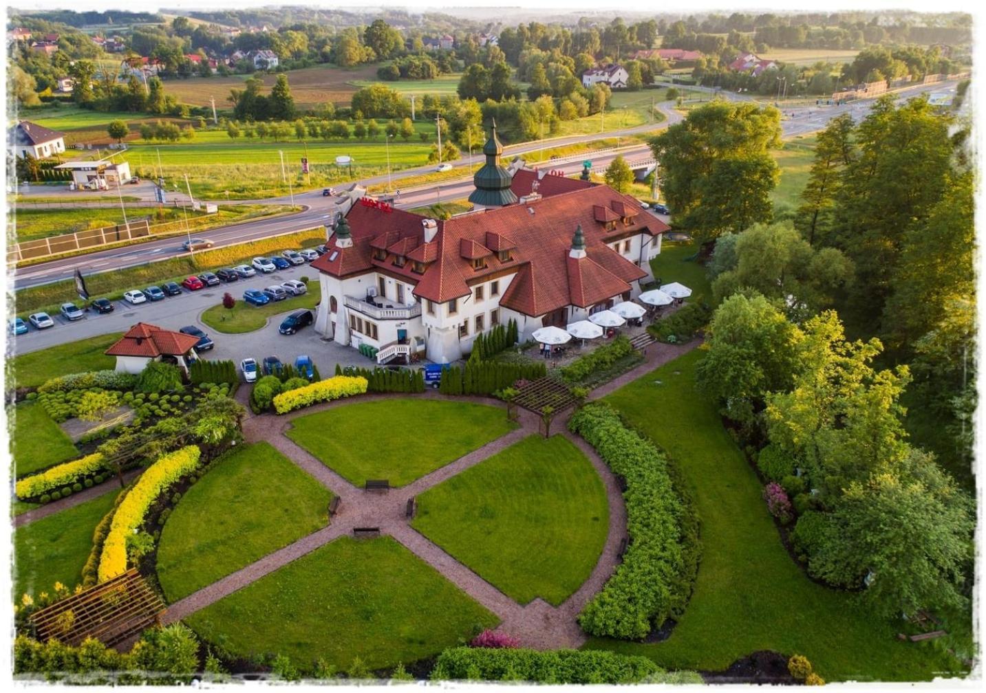 Hotel Kasztel Rzezawa Екстериор снимка