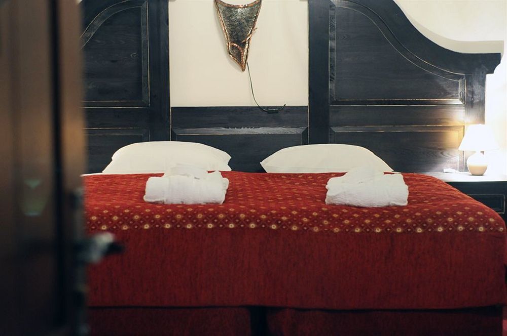 Hotel Kasztel Rzezawa Екстериор снимка