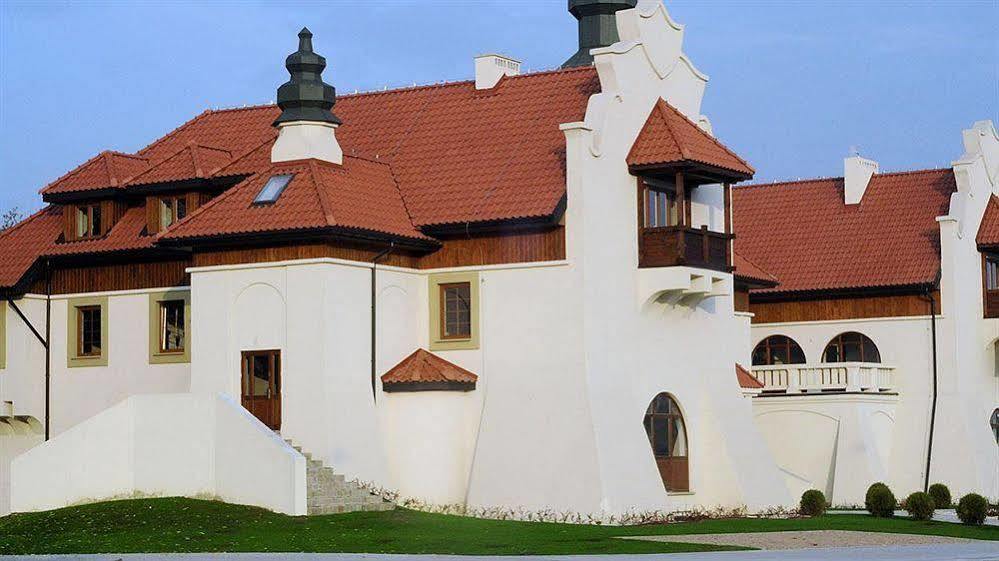 Hotel Kasztel Rzezawa Екстериор снимка