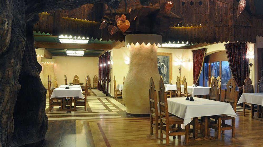 Hotel Kasztel Rzezawa Екстериор снимка
