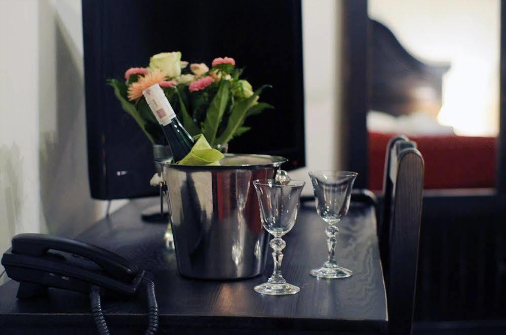 Hotel Kasztel Rzezawa Екстериор снимка