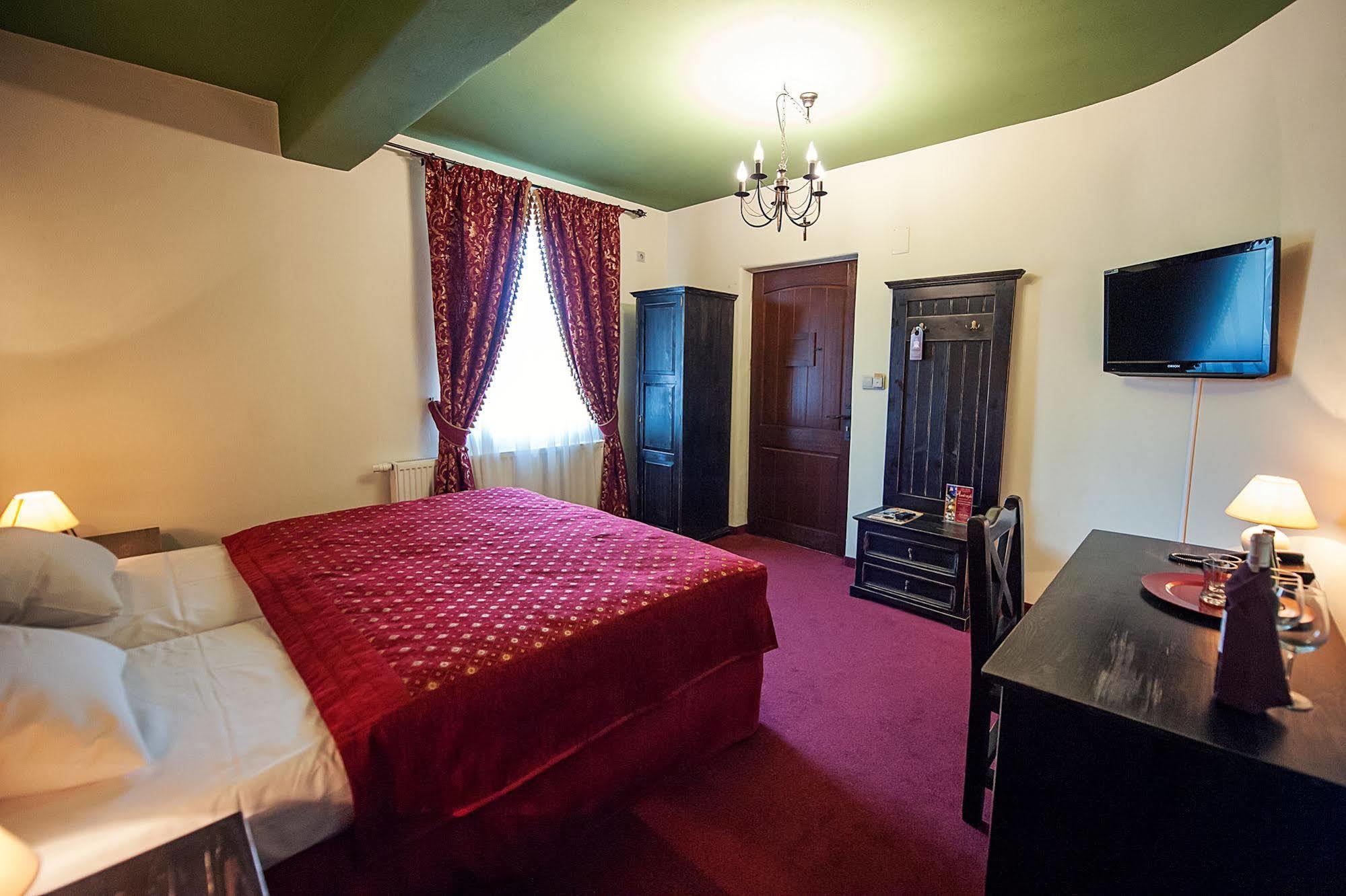 Hotel Kasztel Rzezawa Екстериор снимка