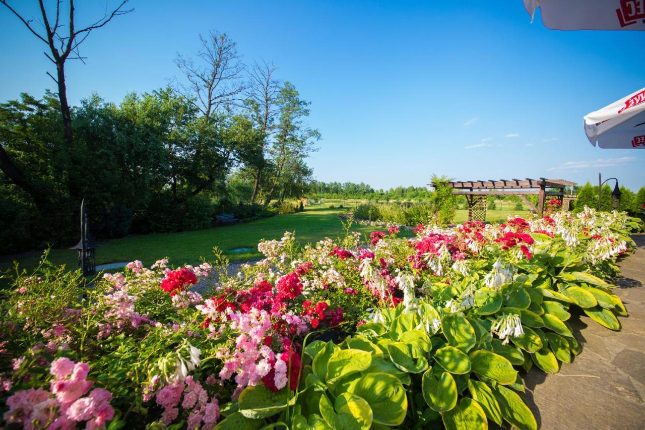 Hotel Kasztel Rzezawa Екстериор снимка